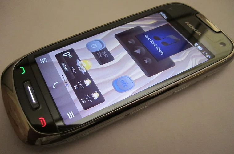 Primer teléfono inteligente con tecnología NFC