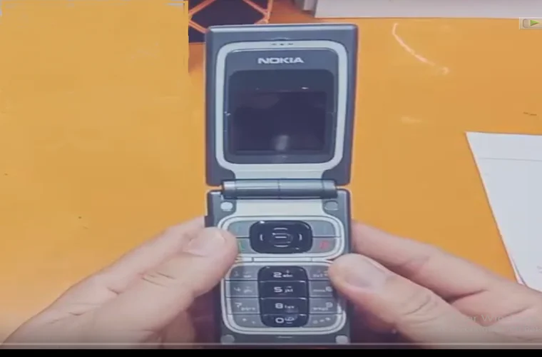 Primer teléfono móvil con tecnología NFC.