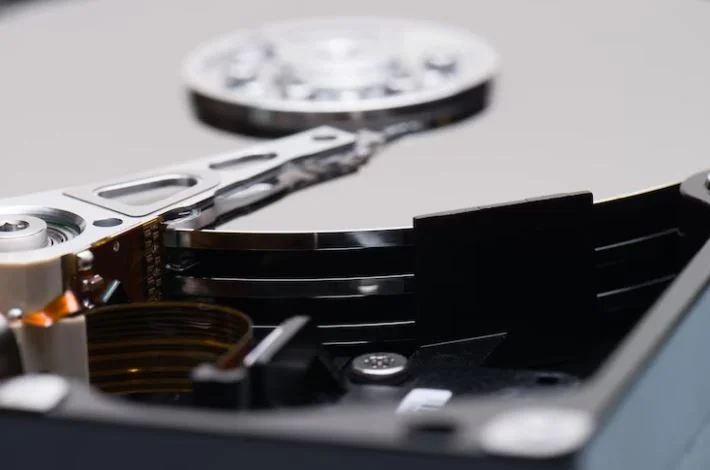 ¿Qué es desfragmentar un disco duro: cómo funciona y para qué sirve?
